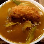 三八屋 - 小ライスに、かきフライカレーうどんのスープをかけて、カキフライカレーライスを作ったよん。