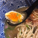 下品なぐらいダシのうまいラーメン屋 - 