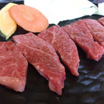 焼肉 伽耶 - 身厚なカルビ肉は国産牛