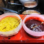 新ちゃん - ぎょうざのタレ用の辛子とコチュジャン