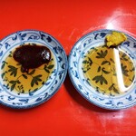 新ちゃん - ぎょうざのタレ　辣油では無く､辛子かコチュジャンで食べるのが新ちゃん流