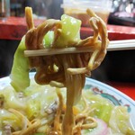 新ちゃん - かたい焼そば 　麺リフト