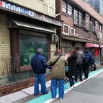 新ちゃん - 店を出ると平日でも行列が・・・