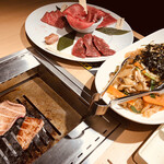 Wagyuu, Yakiniku, Tokori - チャプチェおいしいー。
                        牛タンはまぁ、地元民なので仕方ないかなー、ですがお肉美味しかったです！