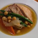 春風駘蕩 - 佐助豚とソーセージとひよこ豆の煮込みコシード風