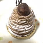 Budouen - 渋川栗のタルト。マロンクリームとホイップクリームが濃厚滑らかで底のタルト生地は薄めですが、サクサクで美味しいです。