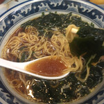 ラーメン丸仙 - スープとわかめの相性が最高でした。