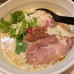 天雷軒 - 2020年3月限定 牛骨ラーメン 豆乳ベースでクリーミーだけどピリ辛はクセになります