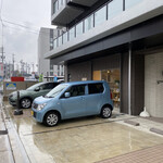 城下町のイタリアン マゴトラ - 駐車場はお店の前に4台。