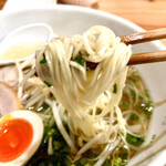 麺謹製3L's - 特にこだわってないしょうゆらーめん（麺リフト）