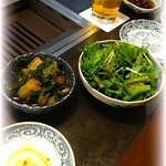 Yakiniku Naritaya - 水キムチと水菜？サラダ。