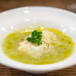 ユヌ パンセ - ホタテのラヴィオリ　キャベツのスープ