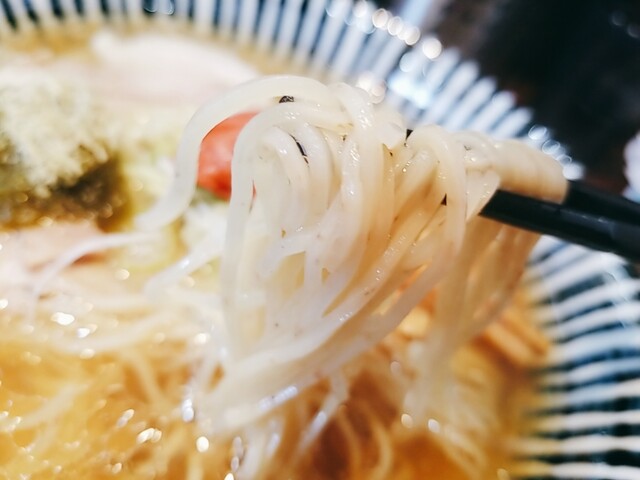 暗黒 中華 そば 雷電