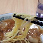 ラーメン 横浜龍麺 - 麺　中細ストレート