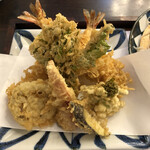 生蕎麦 吉祥 - 天ぷらアップ、海老2本と季節の野菜