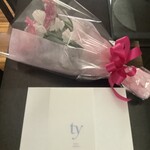 ブーランジェリー タテル ヨシノ プリュス - ホワイトデーのギフト（焼き菓子と花束）