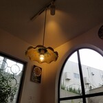 トラットリア ピッツェリア polipo - 窓からの日射しがちょうど良い