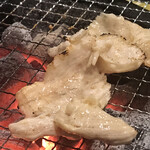 炭火焼肉屋台 たじま屋 - 薄切りの塩ミノ　これ食べる為に来てます^ ^