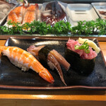 Sushi Masa - プラス300円でたのんだ3貫。やるぅ