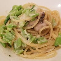 ラ セッテ 広瀬北町本店 - ⑰牡蠣(広島県産)と蕪(広島県宇根ファーム産)、小松菜載せ、ゴルゴンゾーラ風味のクリームソースパスタ
                    軟らかな牡蠣、やや硬めの蕪、小松菜はシャキ感、バラエティな食感、アルデンテより少し軟らかなパスタ