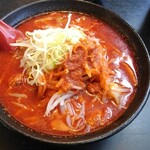 麺辛屋 二代目 美國 - 極み4倍　唐辛子ペーストでスープがザラッとしています。唐辛子をレンゲですくって食べてるうちに辛くなくなってくるのが不思議。