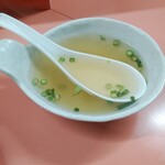 上海軒 - 焼めし(大)に付いてくるスープ