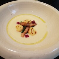 ラ・ボンヌターブル - 玉ねぎのスープ ニョッキと自家製ベーコン、ビーツ