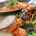 トラットリア サッチ - プレートランチチキンフリットは鳥よしプロデュース