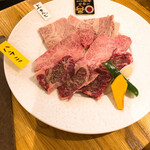 縁 - 黒毛和牛3種盛り 真ん中はシャトーブリアン♪