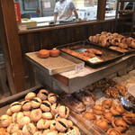 たま木亭 - 並んでるパン
