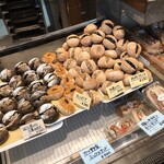 たま木亭 - 並んでるパン