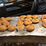 たま木亭 - 並んでるパン