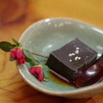 赤坂とゝや魚新 - 菓子（くわし）、黒胡麻豆腐（くろごまとうふ）