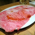 焼肉永秀 - 薄くスライスしたサーロイン