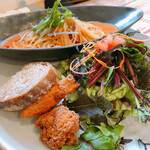 トラットリア サッチ - プレートランチ（限定10食）日替わりパスタとチキンのフリットカニとホワイトアスパラのトマトクリーム