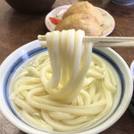 長田うどん - 真下にストンと落ちる
      しなやかな麺