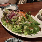 北海道海鮮・６つのモチーフ個室 ２３番地 - 釜揚げしらすのグリーンサラダ
