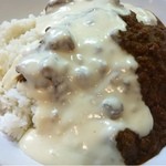 元町通り3丁目 - 神戸キーマカレー650円、大盛り100円、ホワイトチーズ100円=850円。