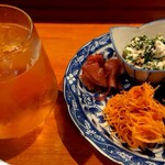 栄夏 - ちょい飲みセット(1000円税込)は、お好きなドリンク＋おばんざい盛り合わせのセット。