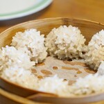 Isai ryu shan - 餅米とクワイの焼売