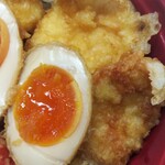 白花咲々 - とり天丼の一部