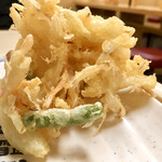 麺の庄つるまる - 野菜のかき揚げ 断面