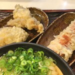 うどん 丸香 - かしわ天 + ちくわ天（鱠ちくわ）