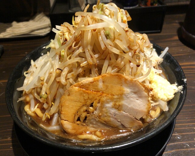カネシ全開の二郎インスパ By チェ メタボ 麺や 久 茅場町 ラーメン 食べログ