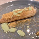 フォカッチャディレッコ500 - 三品目：イタリア産白アスパラソテー、イカスミとグリーンピースのソース添え