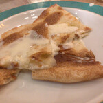 フォカッチャディレッコ500 - 五品目：フォカッチャディレッコ。ストラッキーノチーズの酸味が生地の甘みとマリアージュ(*´ω`*)♡