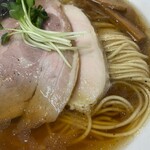 ラーメン香華 - 「煮干し醤油らぁめん」（750円）のアップ