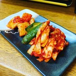 焼肉 かどや - キムチ盛り合わせ