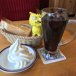 Komeda Kohiten - クリームコーヒー550円(税込)＋モーニングAセット(定番ゆで玉子)