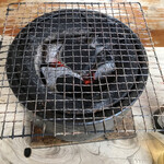 ふれあいの里 - ふれあいの里梅北本店さん　卓上に配置された七輪